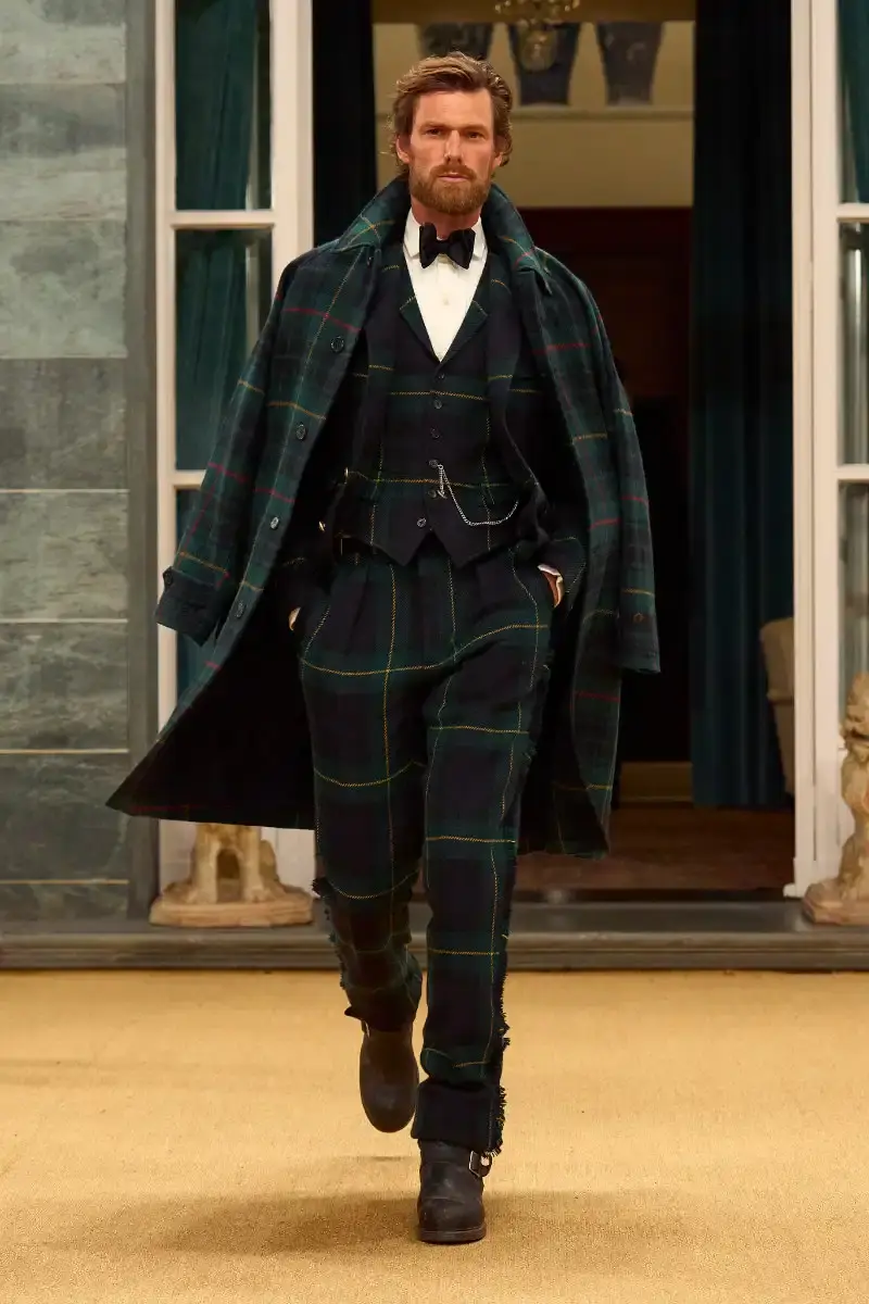 RALPH LAUREN FALL 2026 MENSWEAR IN MILAN Ralph Lauren Fall 2026 menswear collection presentation at Milan's Palazzo Ralph Lauren, featuring Purple Label and Polo lines with traditional craftsmanship. (image 41 of 73)