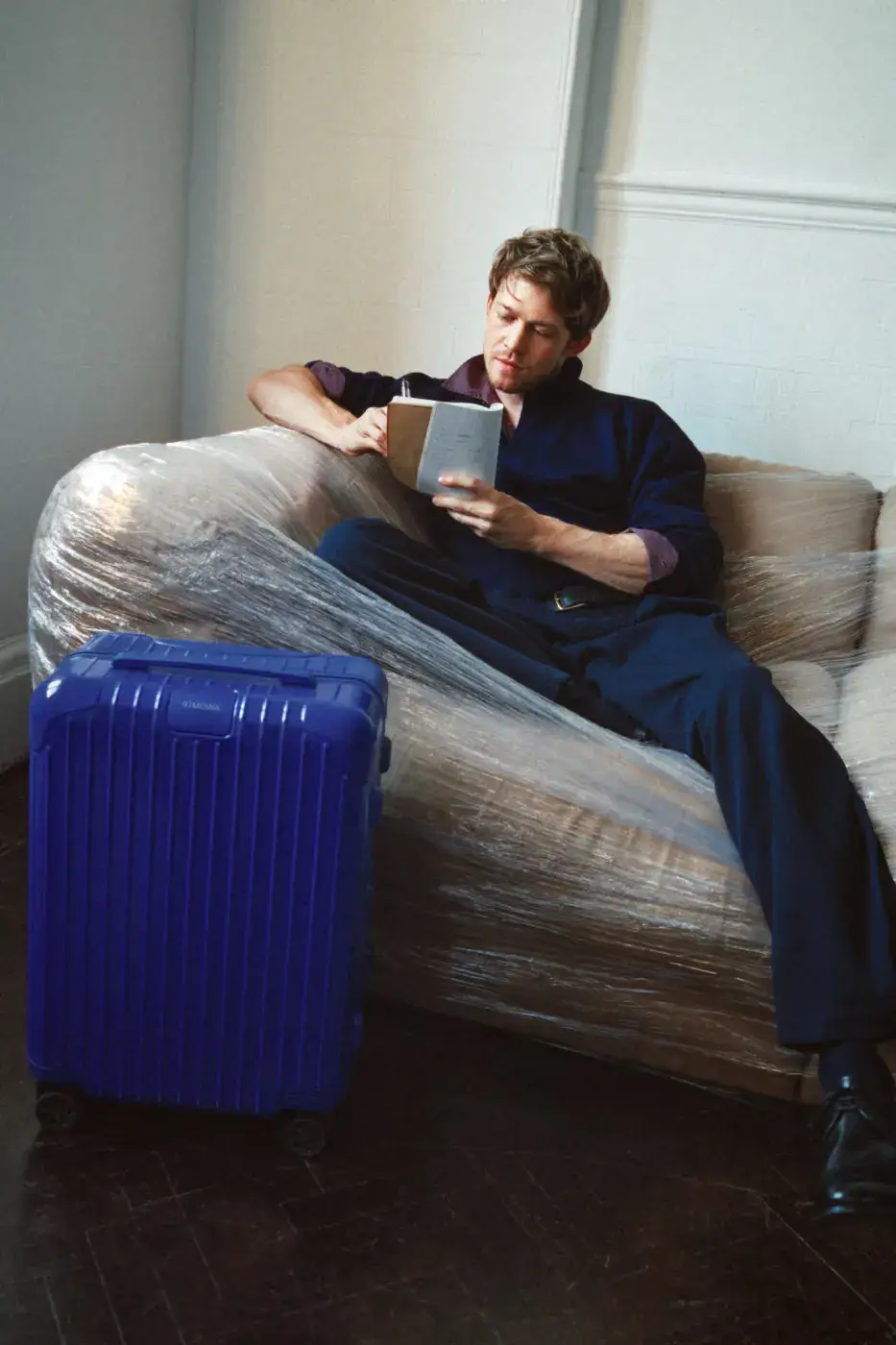 RIMOWA ADDS UMBER AND ULTRAMARINE TO ESSENTIAL AND GROOVE image about two new RIMOWA colors, Umber brown and Ultramarine blue, applied to Essential suitcases and Groove leather bags. Actor Joe Alwyn plays a young painter in the campaign. (image 4 of 10)