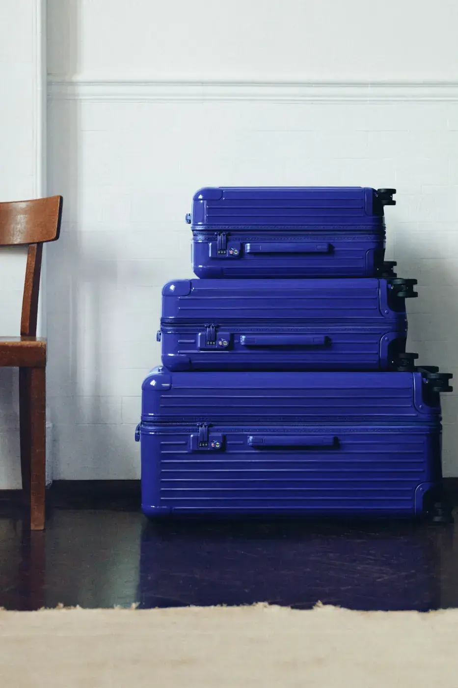 RIMOWA ADDS UMBER AND ULTRAMARINE TO ESSENTIAL AND GROOVE image about two new RIMOWA colors, Umber brown and Ultramarine blue, applied to Essential suitcases and Groove leather bags. Actor Joe Alwyn plays a young painter in the campaign. (image 10 of 10)