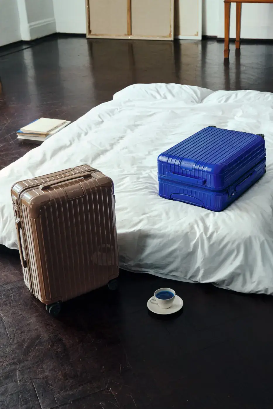 RIMOWA ADDS UMBER AND ULTRAMARINE TO ESSENTIAL AND GROOVE image about two new RIMOWA colors, Umber brown and Ultramarine blue, applied to Essential suitcases and Groove leather bags. Actor Joe Alwyn plays a young painter in the campaign. (image 8 of 10)