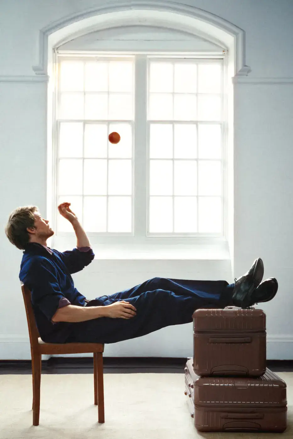 RIMOWA ADDS UMBER AND ULTRAMARINE TO ESSENTIAL AND GROOVE image about two new RIMOWA colors, Umber brown and Ultramarine blue, applied to Essential suitcases and Groove leather bags. Actor Joe Alwyn plays a young painter in the campaign. (image 5 of 10)