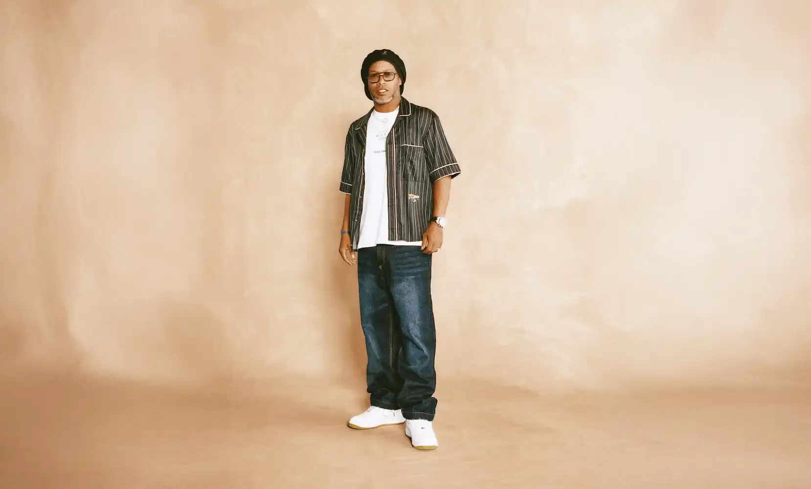 Blue jacquard sweater depicting Ronaldinho receiving the Ballon d'Or trophy, woven into the fabric (image 2 of 2)