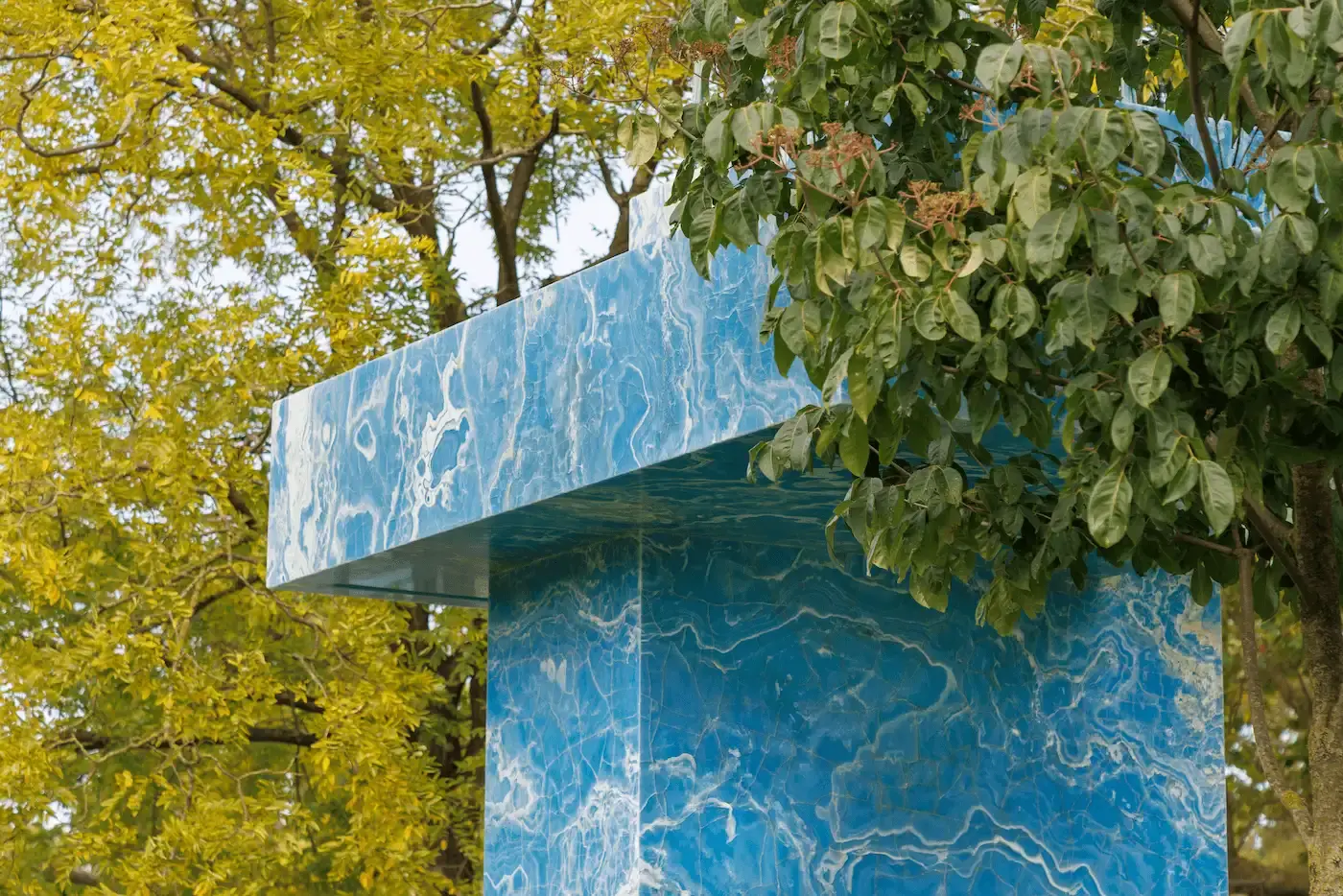 SABINE MARCELIS' ONYX FOUNTAIN TRANSFORMS VONDELPARK IN AMSTERDAM Vondel Fountain, Stacked: A large, striking fountain made of stacked, recycled onyx slabs located in one of the lakes in Amsterdam's Vondelpark. Water cascades from two sides, creating a soothing, relaxing sound (image 7 of 7)