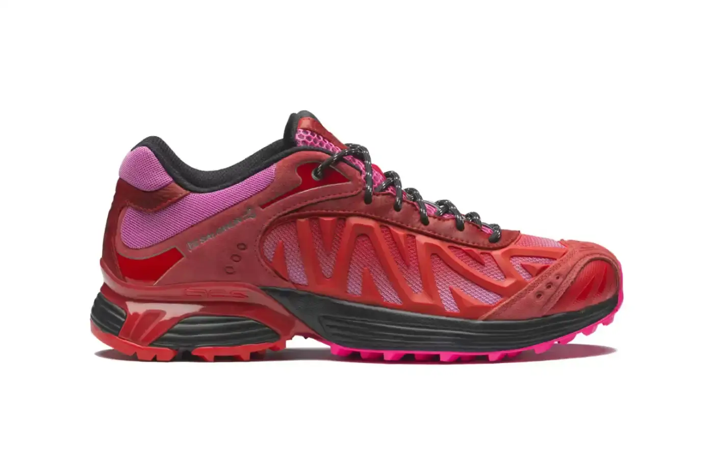 SALOMON AND ARIES LAUNCH XT-WHISPER COLLAB image about the Salomon XT-Whisper collaboration with Aries, featuring vintage-inspired design with modern materials and technical features.