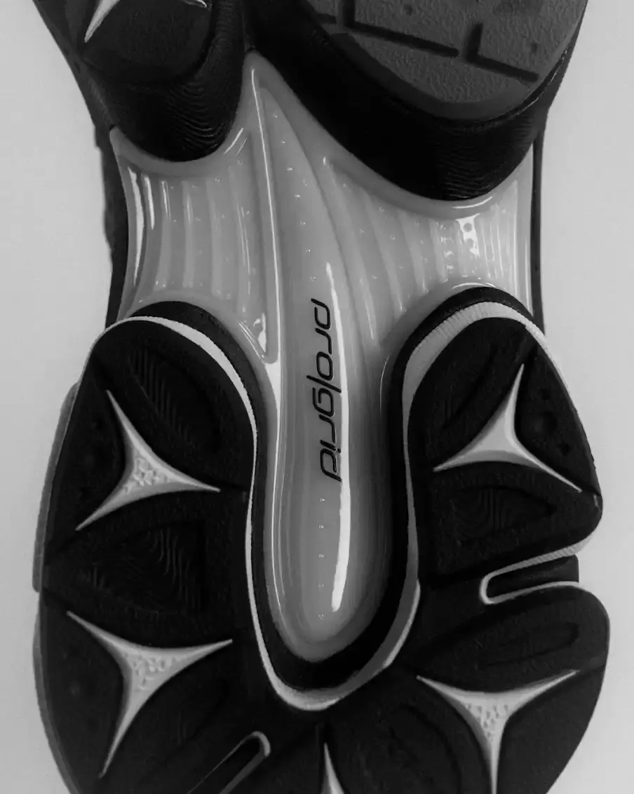 SAUCONY PROGRID PARAMOUNT RETURNS AS LIFESTYLE SNEAKER image about Saucony's ProGrid Paramount sneaker, originally a 2007 running shoe, now updated with lifestyle design while maintaining technical cushioning features. (image 12 of 14)