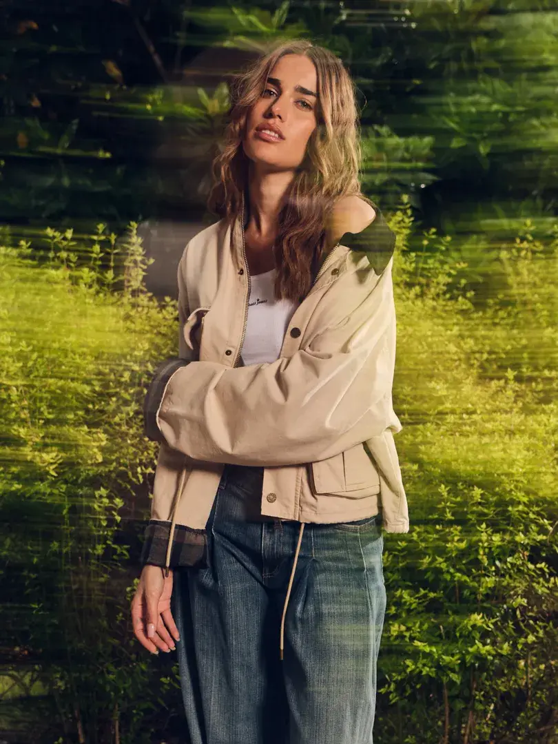 SAYF AND CLARA FRONT GUESS JEANS PRE FALL 2026 An IMAGE detailing the GUESS JEANS Pre Fall 2026 fashion campaign featuring musical artists Sayf and Clara in Milan. (image 5 of 6)