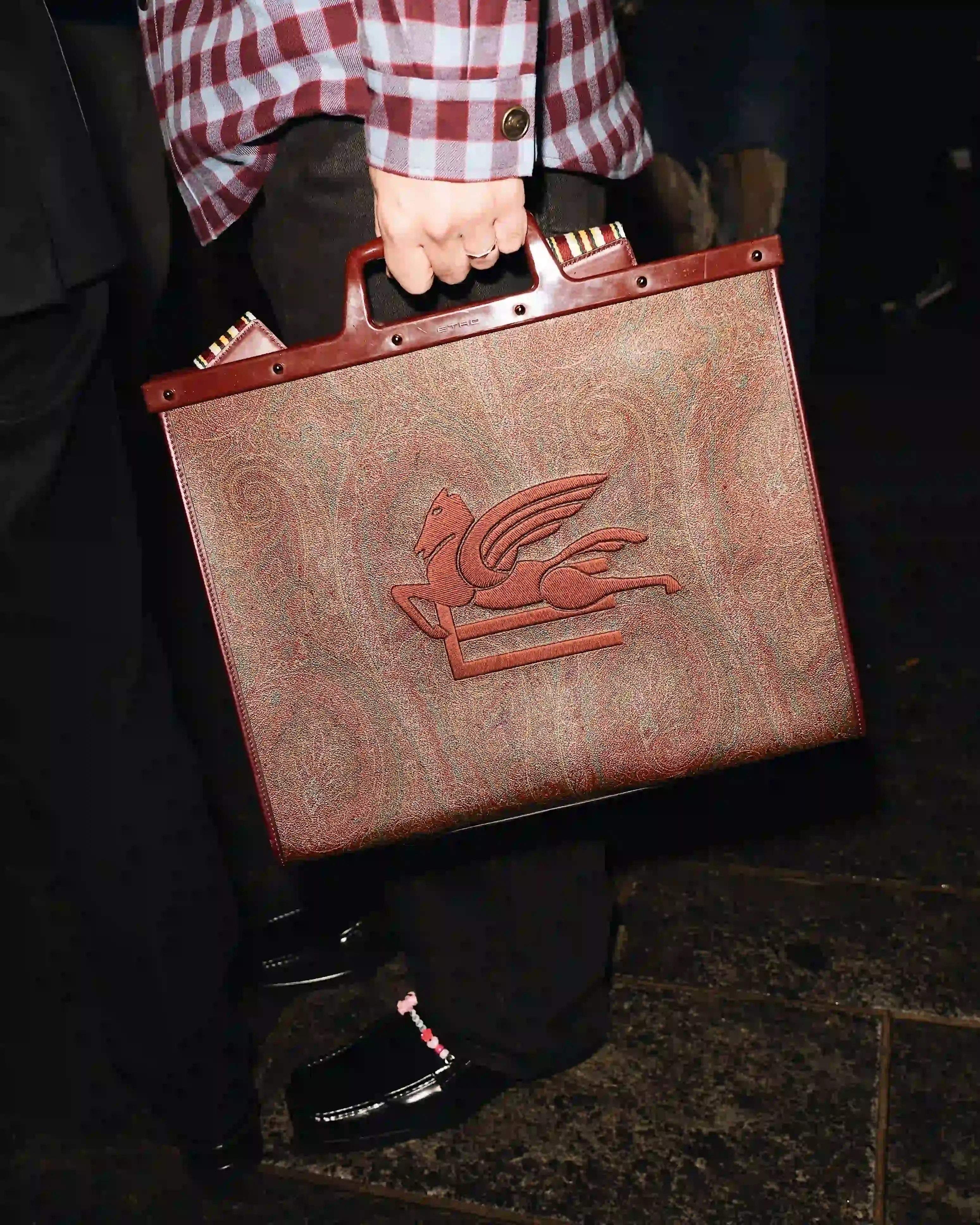 Guest vip attending at Etro Fashion Show In Milan (image 6 of 15)