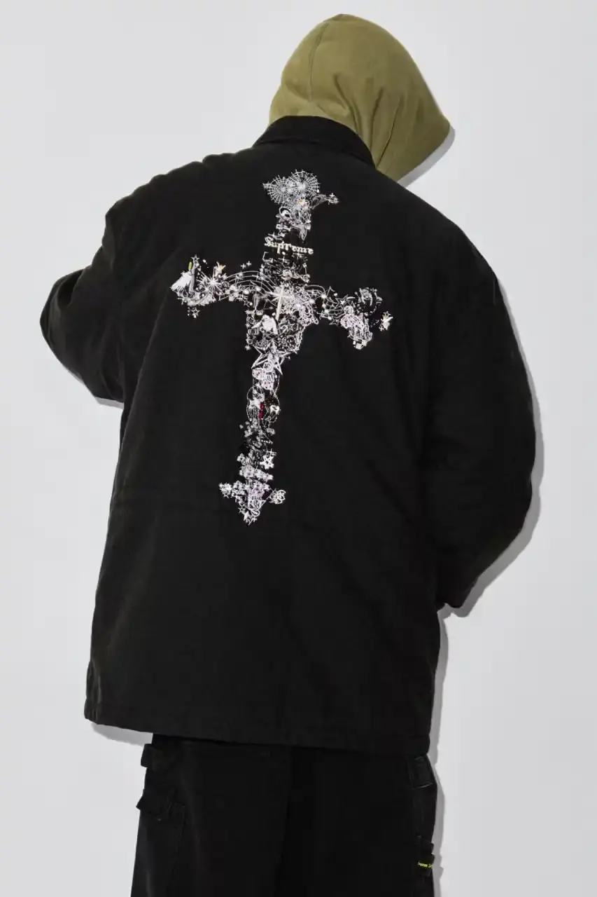 SUPREME FW25 COLLECTION DROPS AUGUST 28 Supreme's new seasonal collection features streetwear pieces celebrating hip-hop culture and music history. (image 26 of 45)
