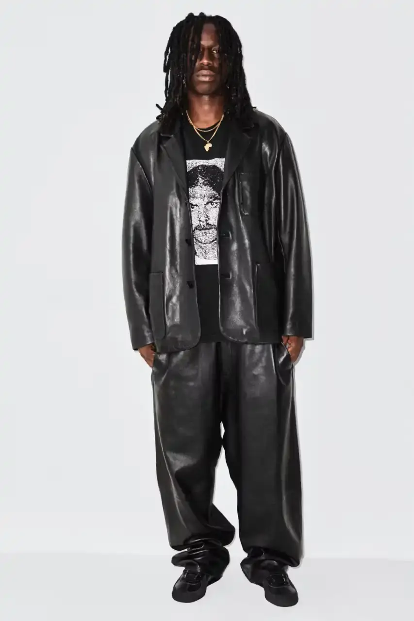SUPREME FW25 COLLECTION DROPS AUGUST 28 Supreme's new seasonal collection features streetwear pieces celebrating hip-hop culture and music history. (image 39 of 45)
