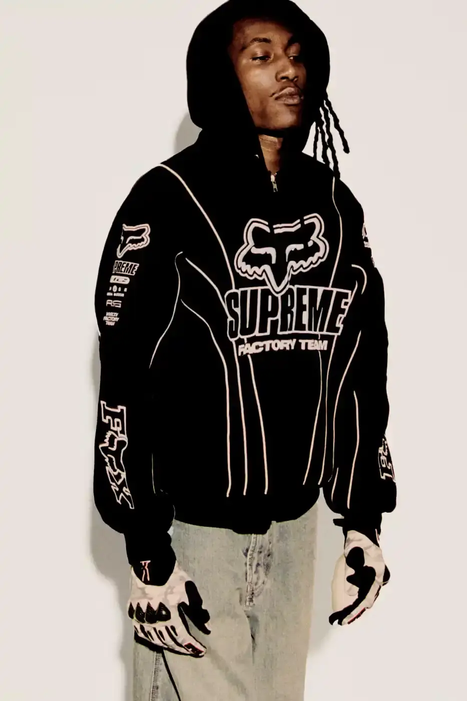 SUPREME X FOX RACING FALL 2025 DROP Supreme collaborates with Fox Racing on a Fall 2025 collection that includes motorsport gear and apparel, featuring tribute pieces to DMX with racing jerseys, helmets, and protective gear in gray camo print with red accents. (image 10 of 26)