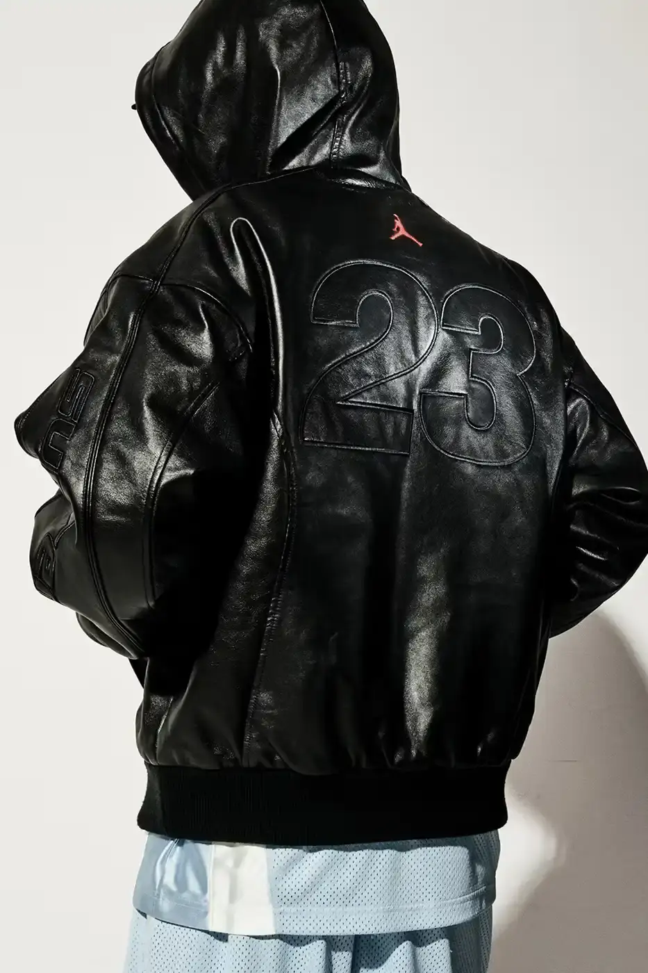 SUPREME JORDAN SPRING 2026 APPAREL COLLECTION image detailing the Supreme and Jordan Brand apparel collaboration for Spring 2026, including items, prices in Euros, and launch dates. (image 18 of 20)