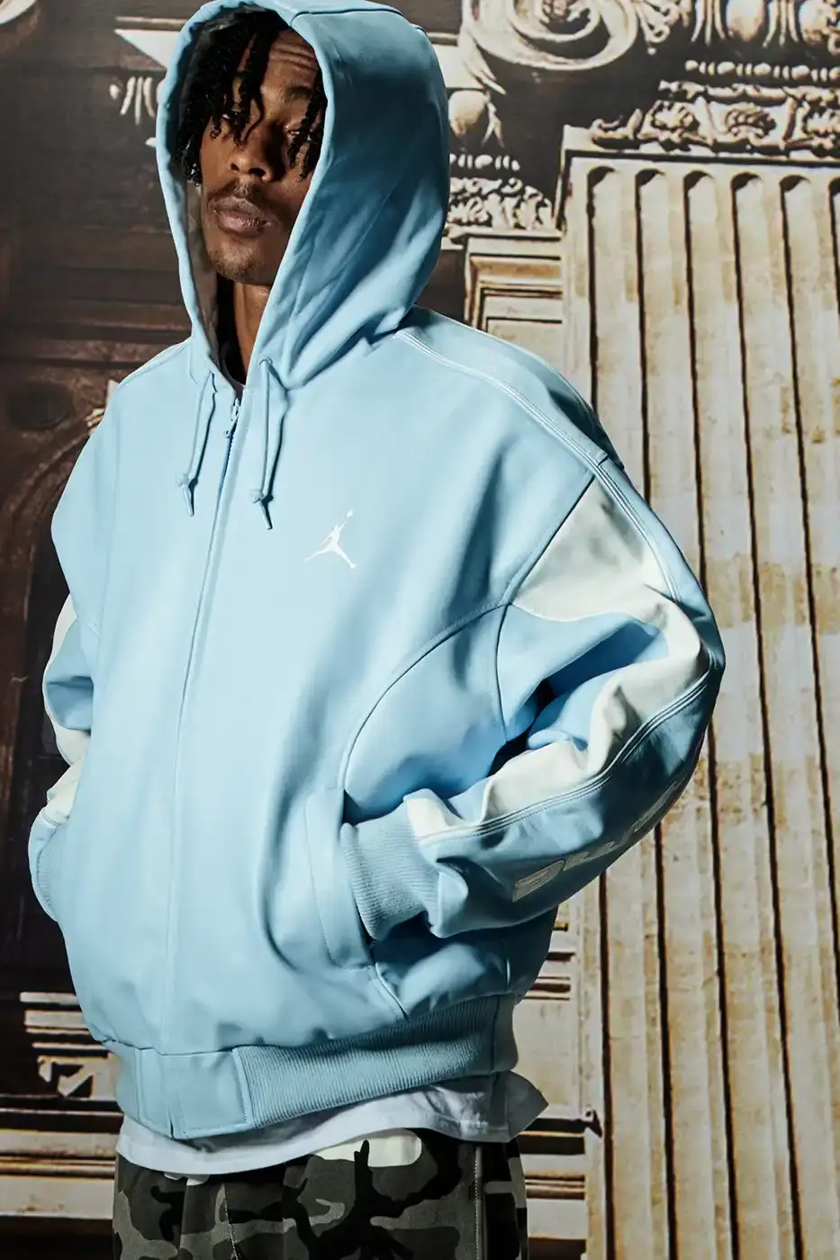 SUPREME JORDAN SPRING 2026 APPAREL COLLECTION image detailing the Supreme and Jordan Brand apparel collaboration for Spring 2026, including items, prices in Euros, and launch dates. (image 17 of 20)