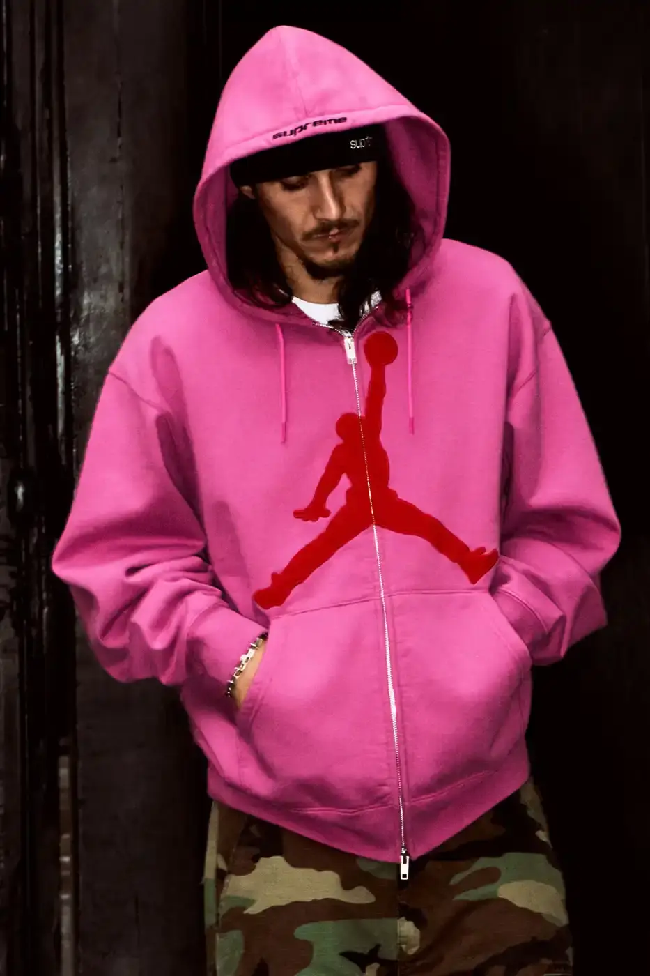 SUPREME JORDAN SPRING 2026 APPAREL COLLECTION image detailing the Supreme and Jordan Brand apparel collaboration for Spring 2026, including items, prices in Euros, and launch dates. (image 3 of 20)