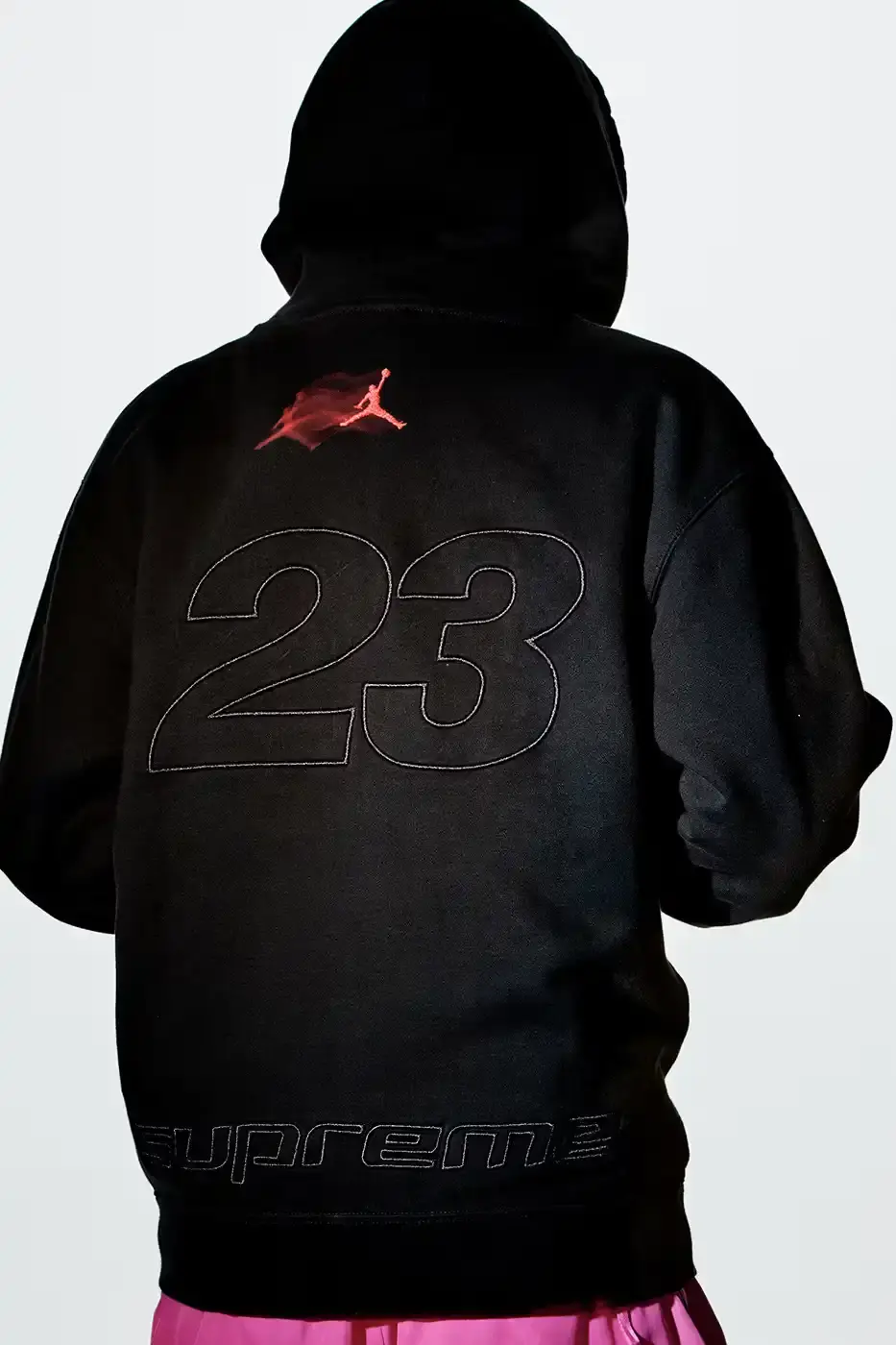 SUPREME JORDAN SPRING 2026 APPAREL COLLECTION image detailing the Supreme and Jordan Brand apparel collaboration for Spring 2026, including items, prices in Euros, and launch dates. (image 4 of 20)