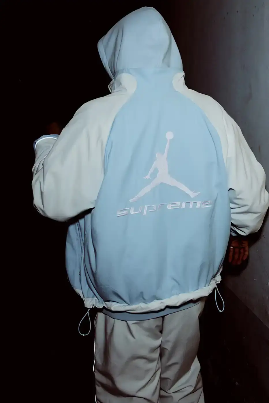 SUPREME JORDAN SPRING 2026 APPAREL COLLECTION image detailing the Supreme and Jordan Brand apparel collaboration for Spring 2026, including items, prices in Euros, and launch dates. (image 9 of 20)