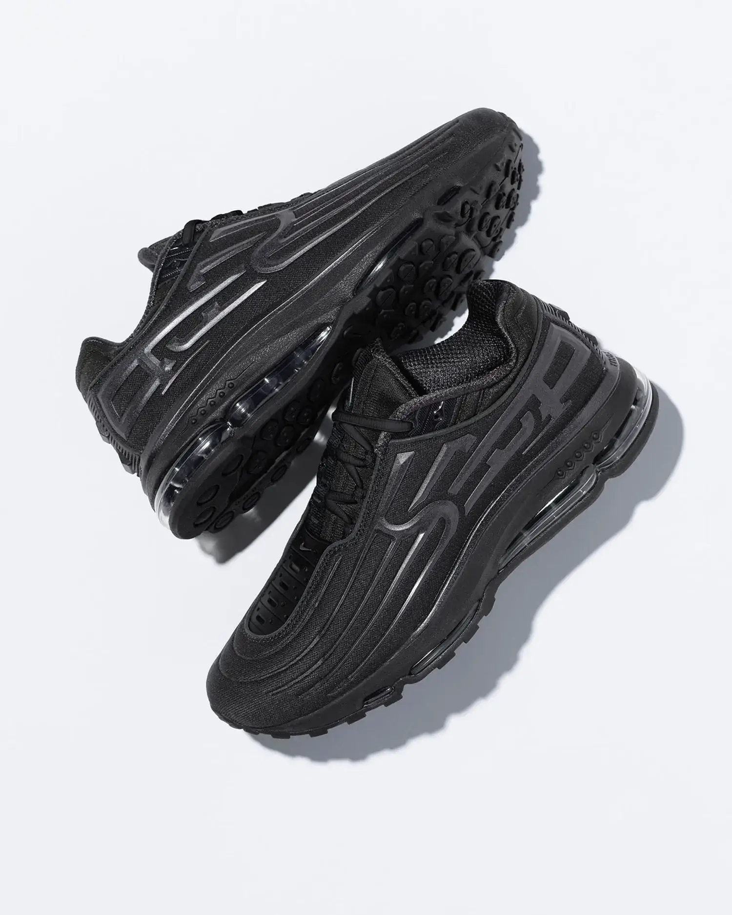 SUPREME NIKE AIR MAX 2001 AIR ECSTASY image detailing the Supreme and Nike Air Max 2001 Air Ecstasy sneaker release, including design specs, materials, pricing, and launch dates. (image 2 of 4)