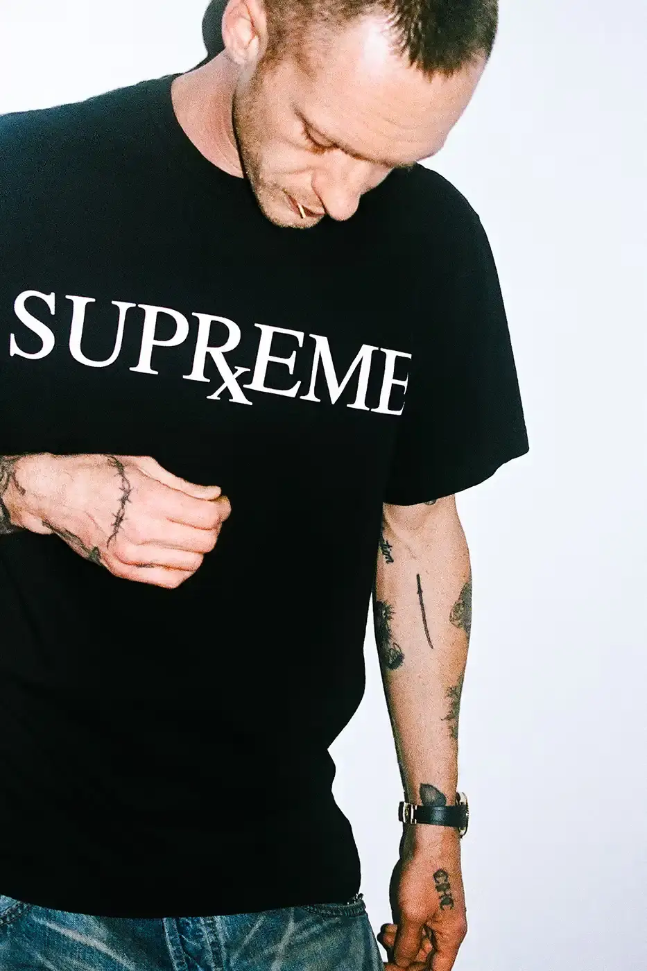 SUPREME WINTER 2025 TEES DROP NEXT WEEK Supreme announces Winter 2025 tees collection with seven designs, including MLB Boston White Sox collaboration, graffiti logo print, and holiday-themed graphics, releasing December 18. (image 7 of 10)