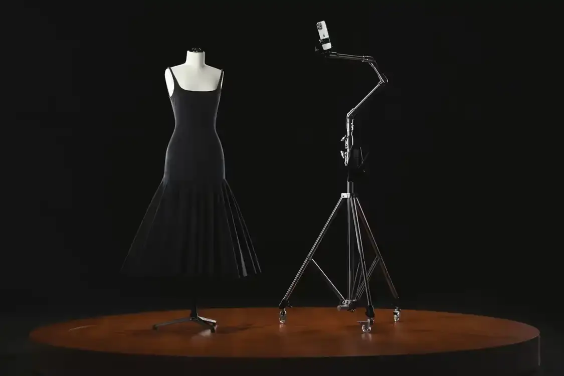 Screenshot of article describing Jacquemus' Spring 2025 fashion show plans. Article details the use of iPhone 16 Pro Max cameras, venue at Auguste Perret's residence, and includes quotes from Simon Porte Jacquemus about the brand's connection to iPhone photography