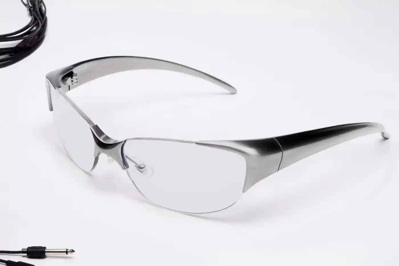 TILDA SWINTON STARS IN GENTLE MONSTER'S BOLD CAMPAIGN image's Campaign video shows Tilda Swinton performing in Gentle Monster's conceptual space wearing the new BOLD eyewear collection. (image 5 of 6)