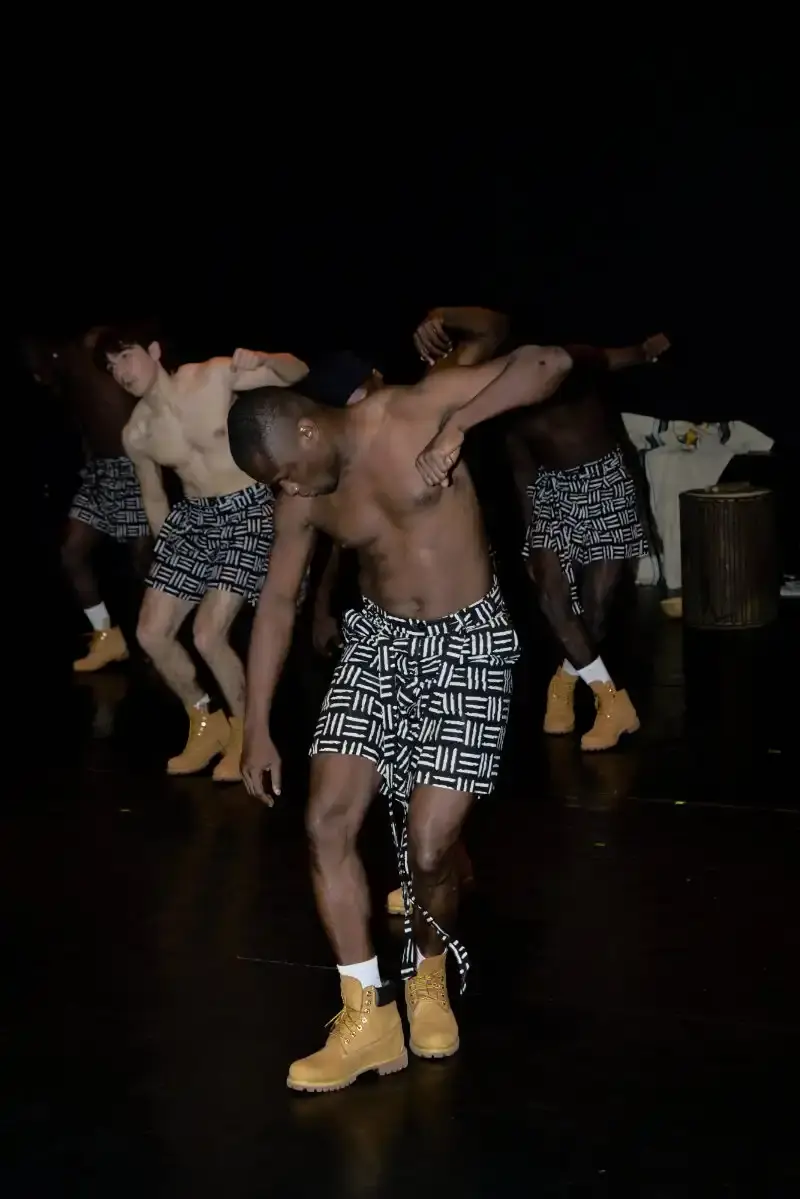 TIMBERLAND BOOTS ENTER DANCE PERFORMANCE IN MADRID Timberland's classic boots appear in choreographer Dani Pannullo's contemporary dance performance Constellations, running through February 8th at Teatros del Canal in Madrid. The collaboration connects the brand's streetwear heritage with performance art. (image 3 of 5)