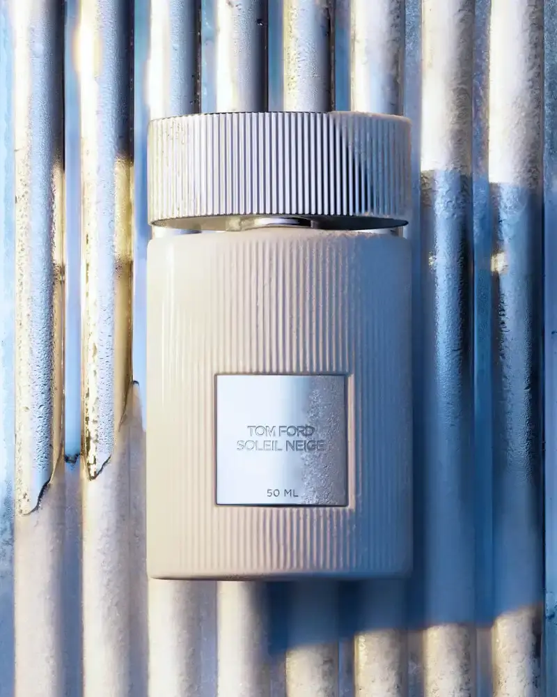 image reviews Tom Ford Soleil Neige perfume, describing its fragrance notes, composition, and available product sizes.