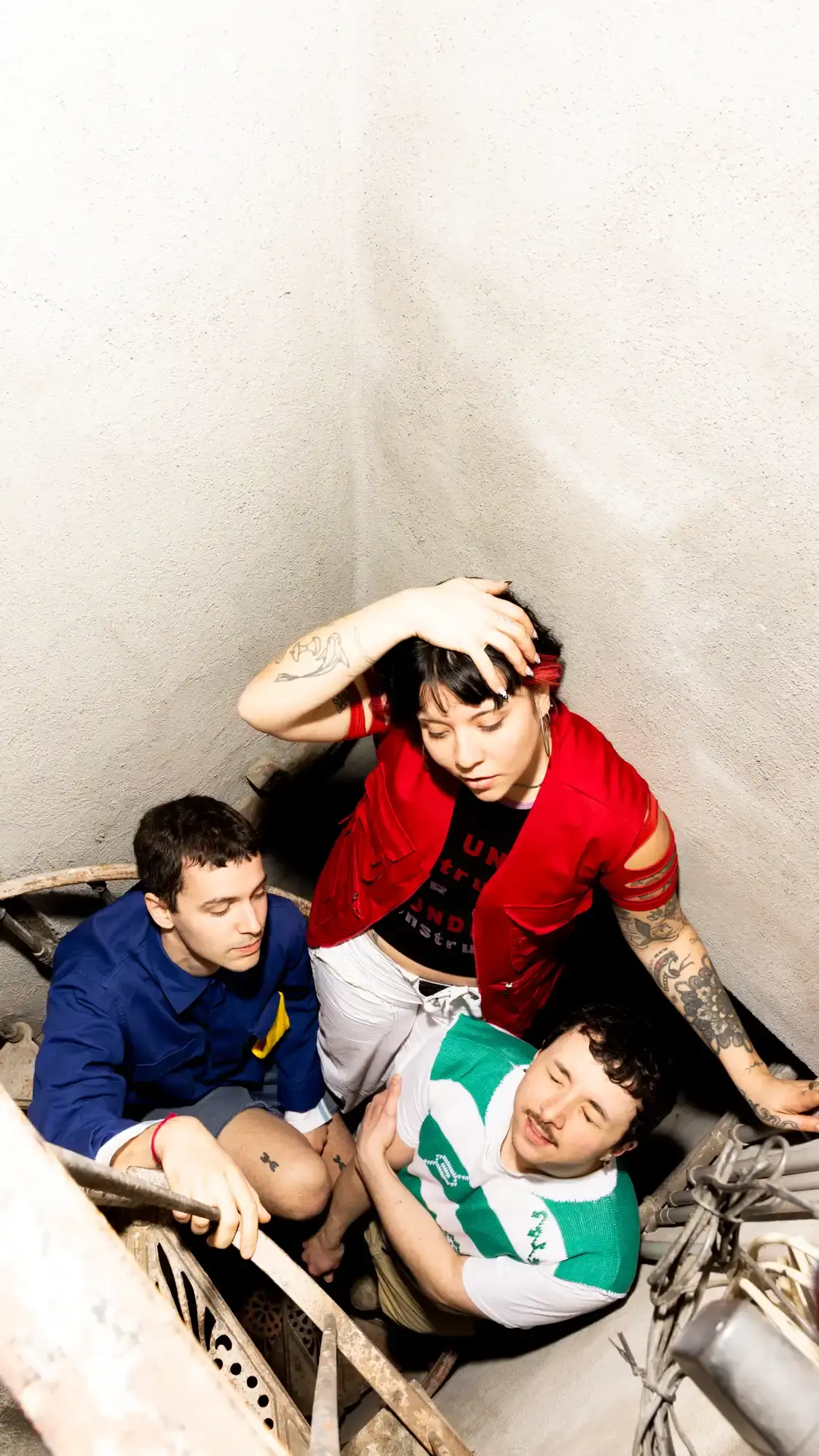 image contains an article introduction followed by a Q&A interview with music group Tresca y Tigre. The page uses plain text paragraphs without headings. (image 4 of 5)