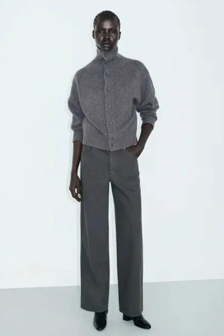 UNIQLO U FW26 MARKS 10 YEARS OF LEMAIRE UNIQLO U FW26 MARKS 10 YEARS OF LEMAIRE (image 2 of 14)