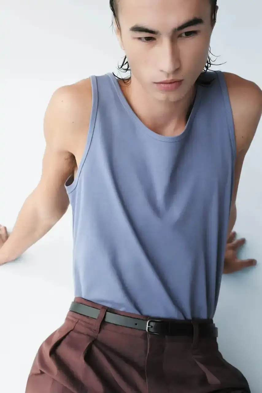 UNIQLO U SPRING 2026 COLLECTION image about the clothing items, styling choices, and release details for the Uniqlo U Spring 2026 collection. (image 19 of 25)
