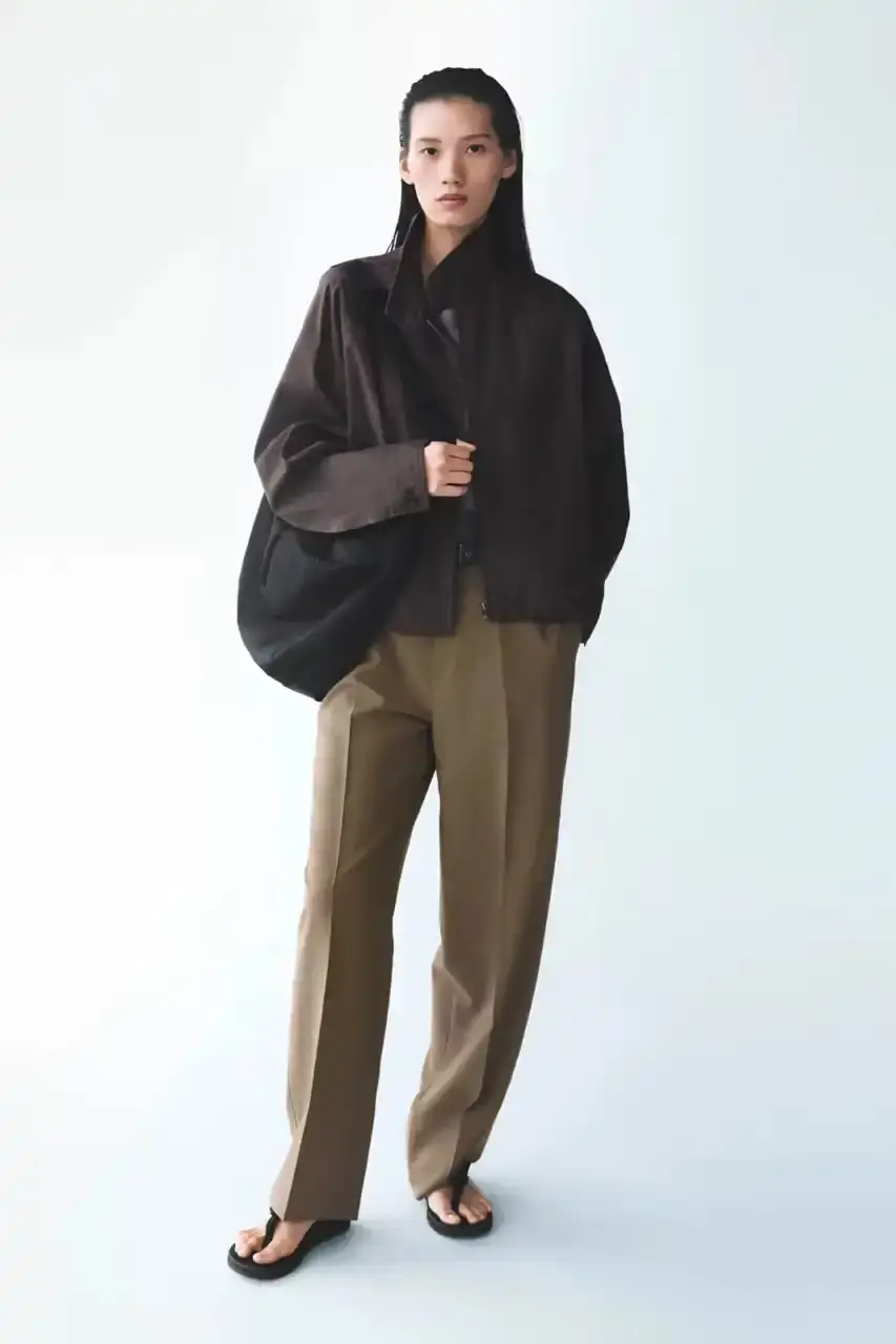 UNIQLO U SPRING 2026 COLLECTION image about the clothing items, styling choices, and release details for the Uniqlo U Spring 2026 collection. (image 10 of 25)