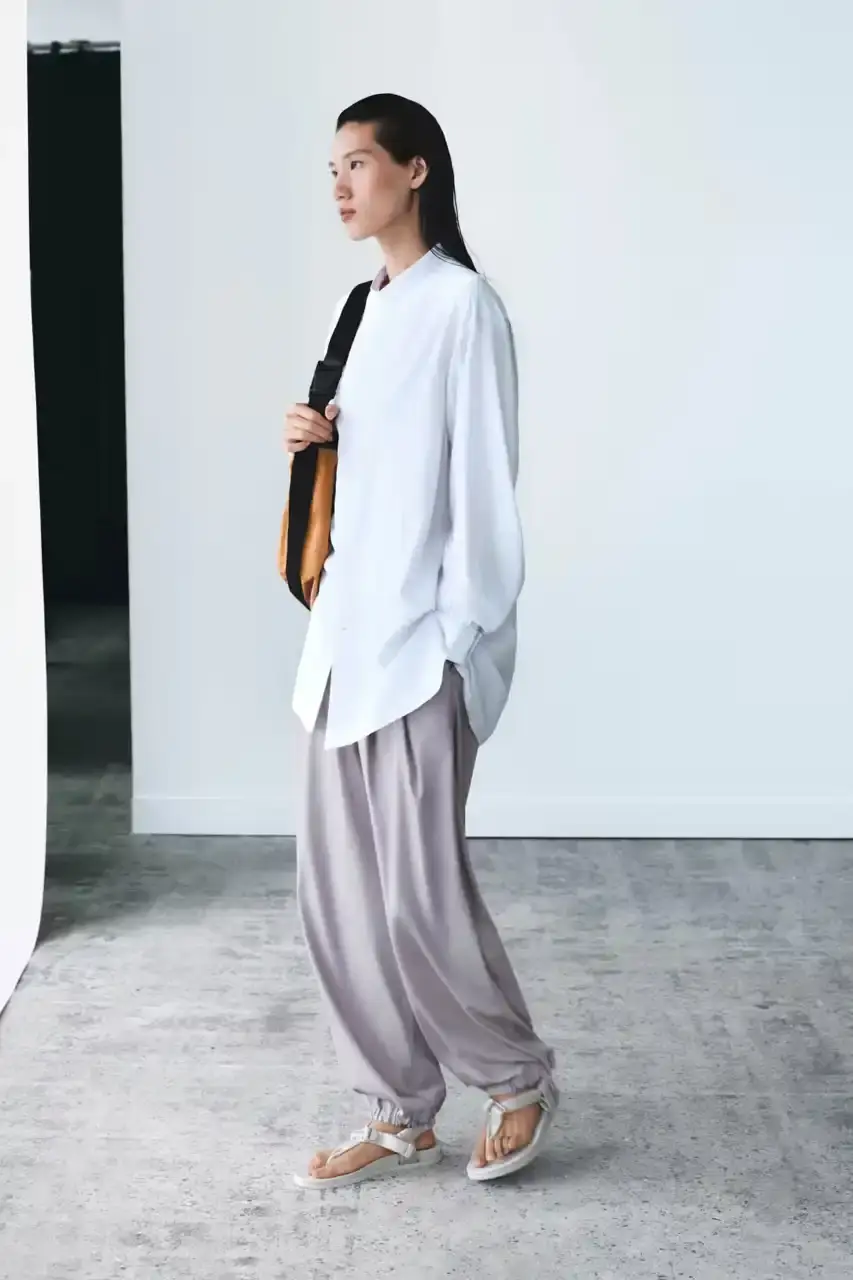 UNIQLO U SPRING 2026 COLLECTION image about the clothing items, styling choices, and release details for the Uniqlo U Spring 2026 collection. (image 13 of 25)