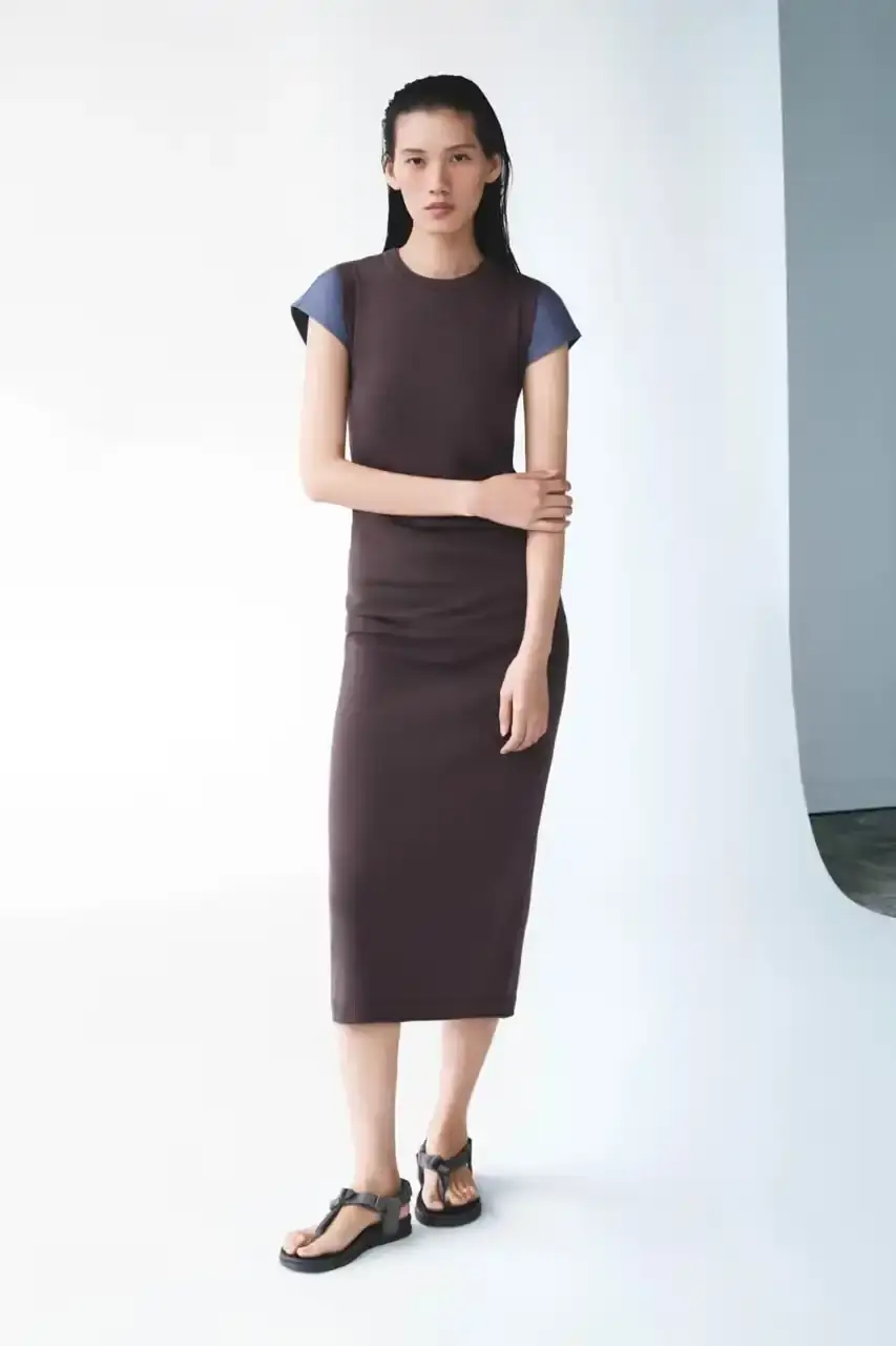 UNIQLO U SPRING 2026 COLLECTION image about the clothing items, styling choices, and release details for the Uniqlo U Spring 2026 collection. (image 14 of 25)