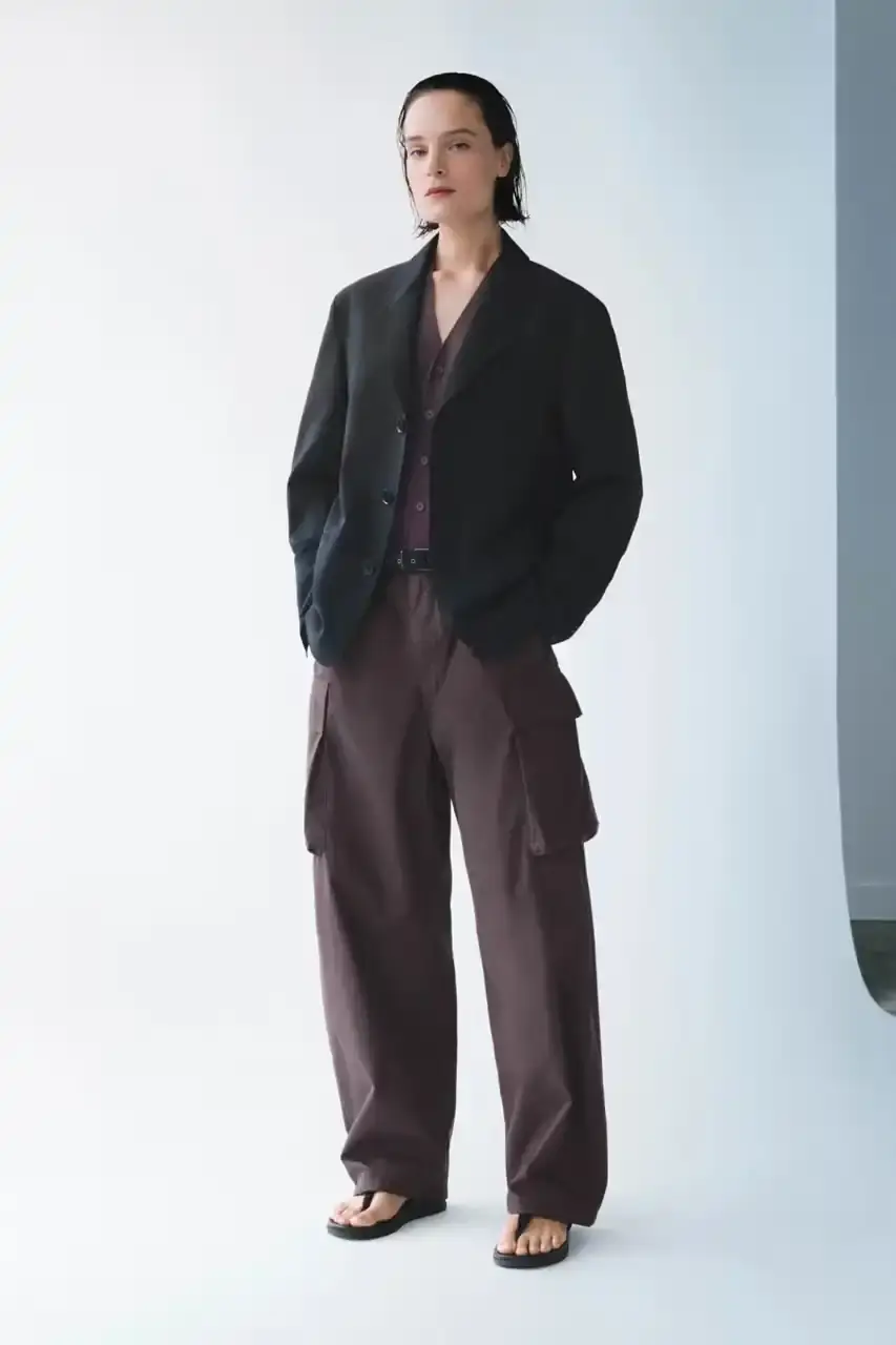 UNIQLO U SPRING 2026 COLLECTION image about the clothing items, styling choices, and release details for the Uniqlo U Spring 2026 collection. (image 8 of 25)