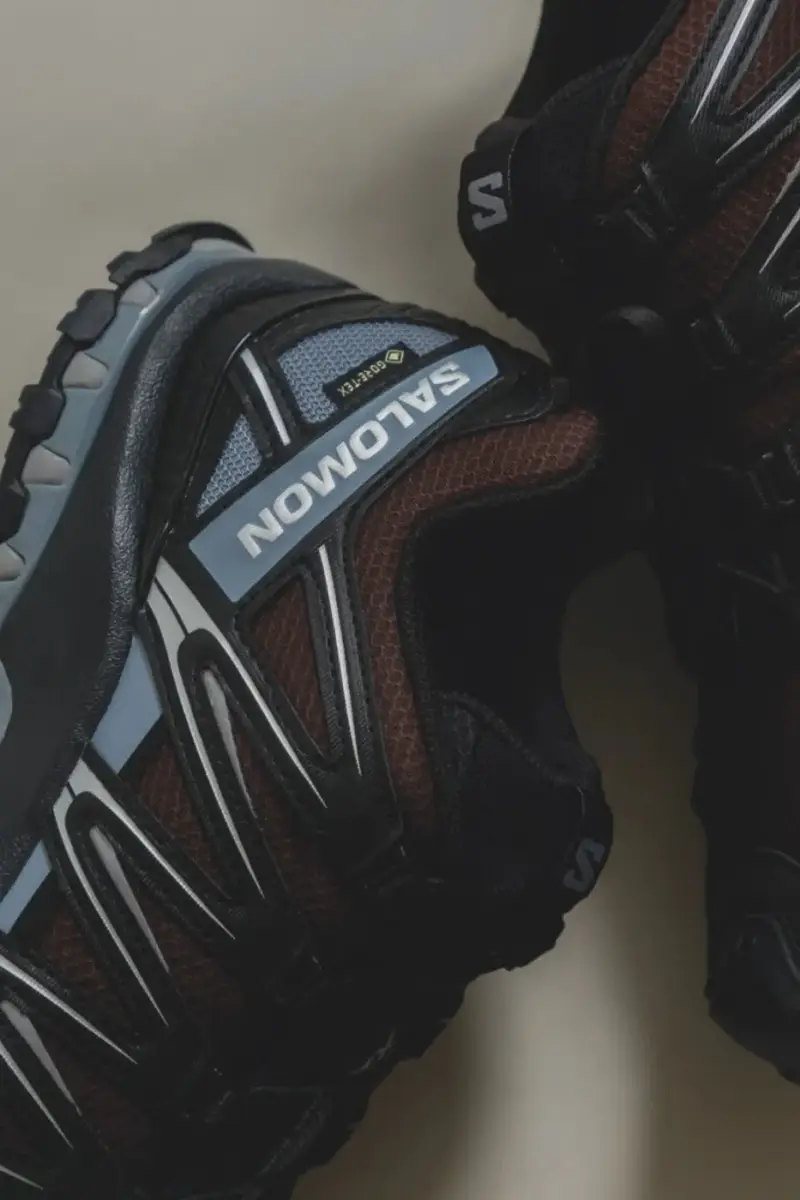 URBAN RESEARCH SALOMON XA PRO 3D GTX BROWN image of the URBAN RESEARCH and Salomon XA PRO 3D GTX collaboration featuring a brown color scheme, GORE-TEX lining, and trail construction. (image 2 of 2)