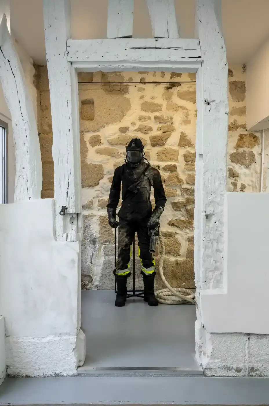 VIBRAM LOOKS AT EXTREME WORK THROUGH INDUSTRIAL FOOTWEAR This image explains Vibram’s Extreme Works installation and examines how industrial workers use technical footwear in harsh environments. (image 3 of 6)