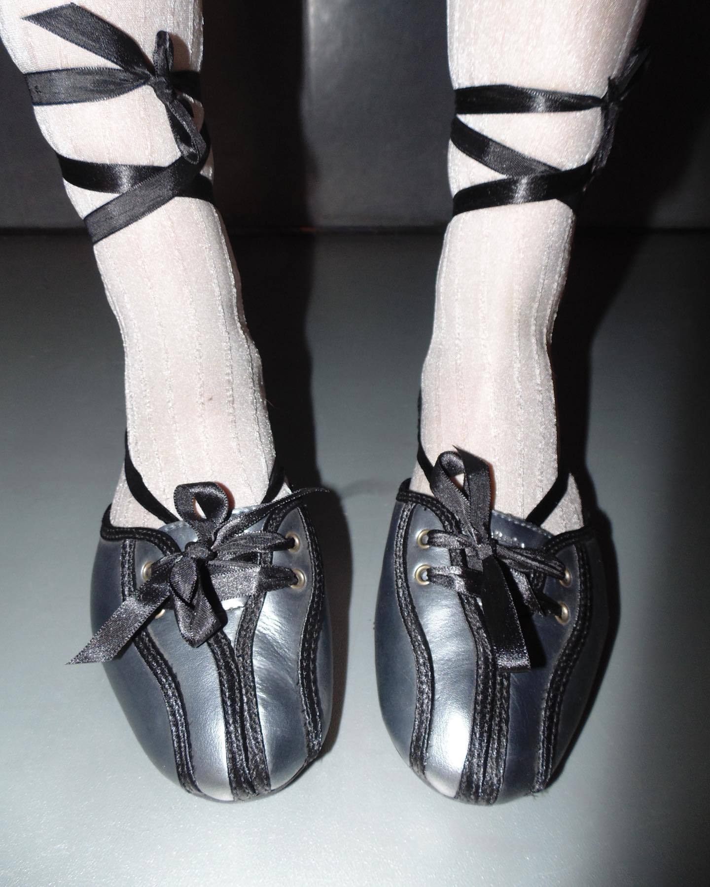 via @__anemonia | Onitsuka Tiger ballet flats