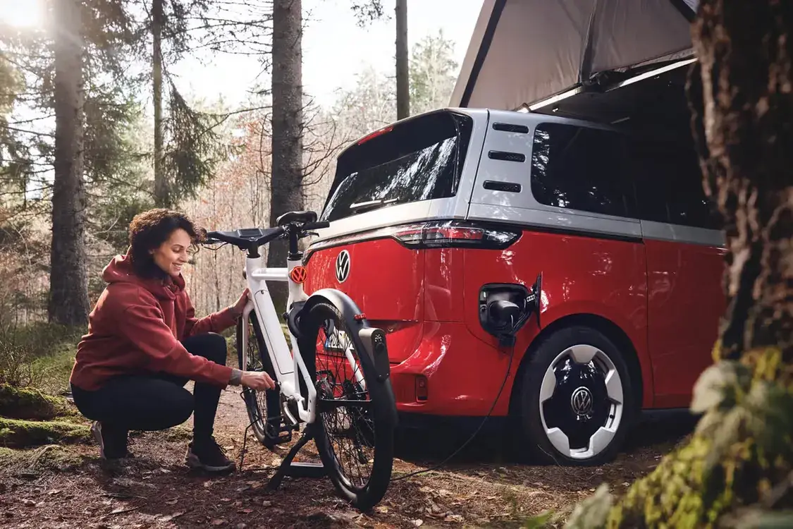 VOLKSWAGEN AND N+ LAUNCH TECH-DRIVEN URBAN E-BIKES image detailing the features, pricing, and safety equipment of Volkswagen and n+ licensed electric bicycles.