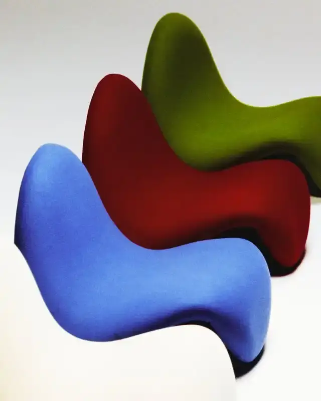 VOYEUR VOYEUR AND PAULIN RELEASE TONGUE CHAIR EDITION image details a collaboration between a London retail space and a French design studio to produce a specific furniture piece. (image 7 of 7)
