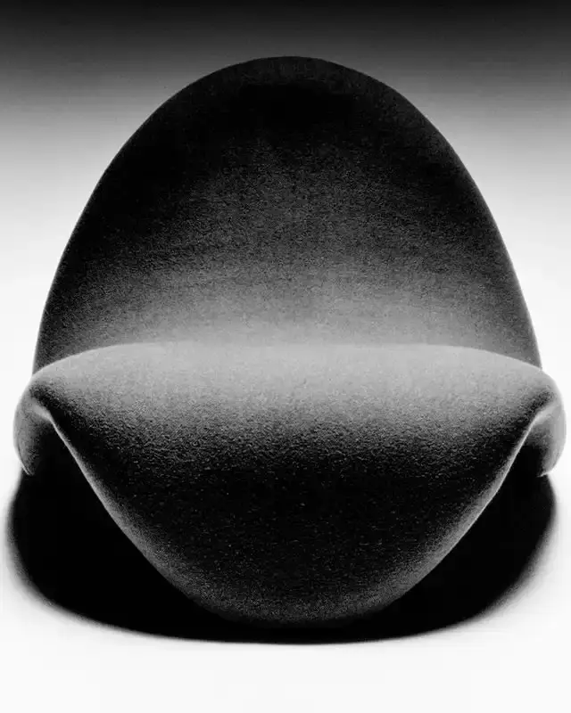 VOYEUR VOYEUR AND PAULIN RELEASE TONGUE CHAIR EDITION image details a collaboration between a London retail space and a French design studio to produce a specific furniture piece. (image 5 of 7)