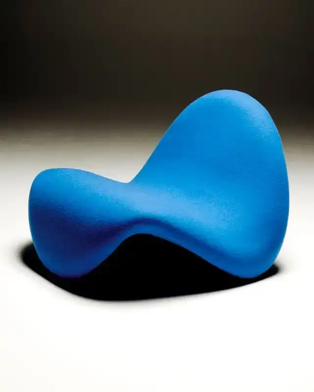 VOYEUR VOYEUR AND PAULIN RELEASE TONGUE CHAIR EDITION image details a collaboration between a London retail space and a French design studio to produce a specific furniture piece. (image 2 of 7)
