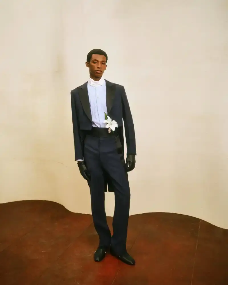 WALES BONNER EXPLORES MODERNIST ARCHITECTURE Wales Bonner Fall/Winter 2026 collection inspired by modernist architecture, featuring structured garments, collaborative craftsmanship, and cultural references. (image 20 of 25)