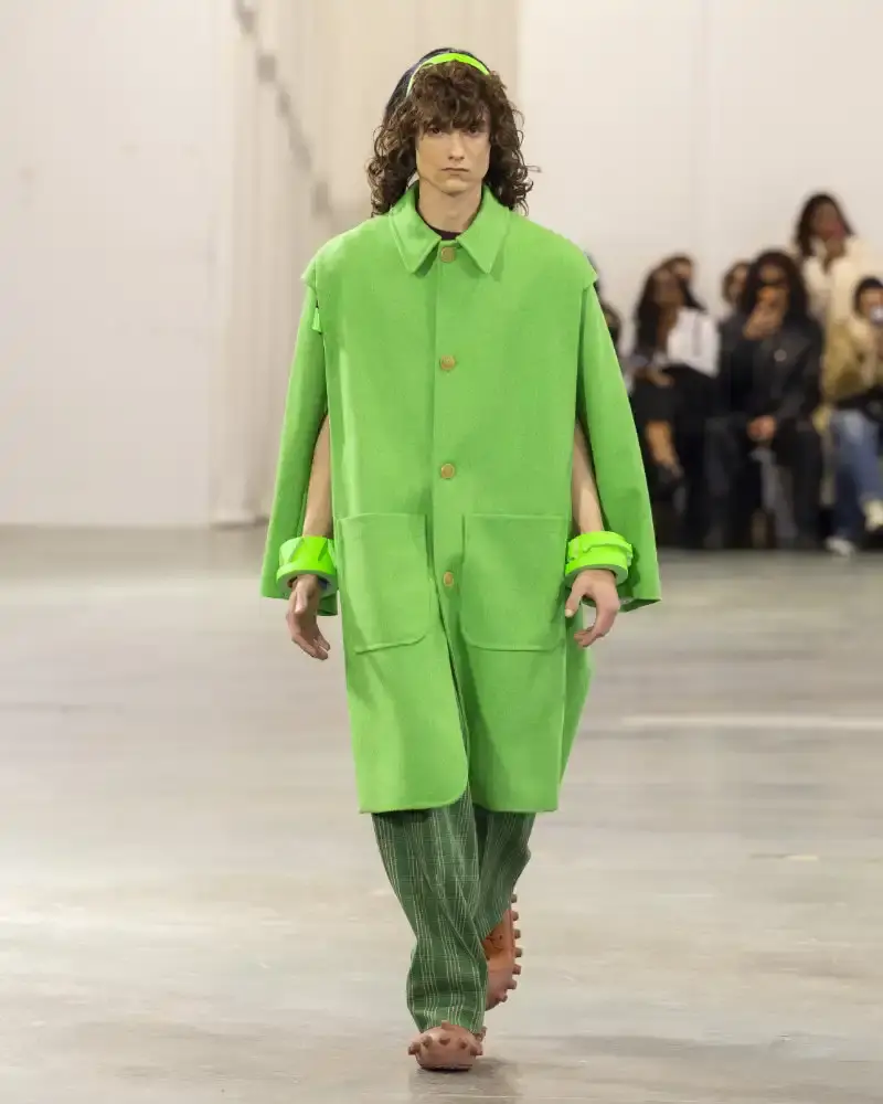 WALTER VAN BEIRENDONCK'S FALL/WINTER 2026 Belgian designer Walter Van Beirendonck presents his Fall/Winter 2026-2027 collection SCARE the CROW / SCARECROW, drawing from Art Brut influences and examining contemporary youth culture through contrasting elements of aggression and tenderness. (image 9 of 51)