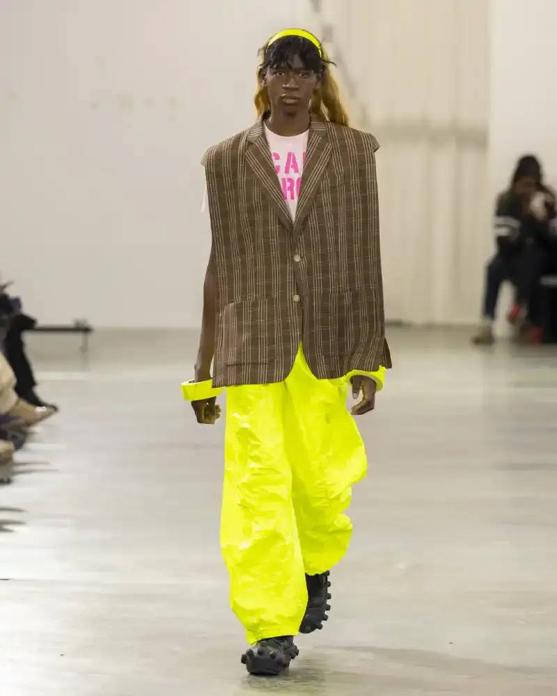 WALTER VAN BEIRENDONCK'S FALL/WINTER 2026 Belgian designer Walter Van Beirendonck presents his Fall/Winter 2026-2027 collection SCARE the CROW / SCARECROW, drawing from Art Brut influences and examining contemporary youth culture through contrasting elements of aggression and tenderness. (image 3 of 51)