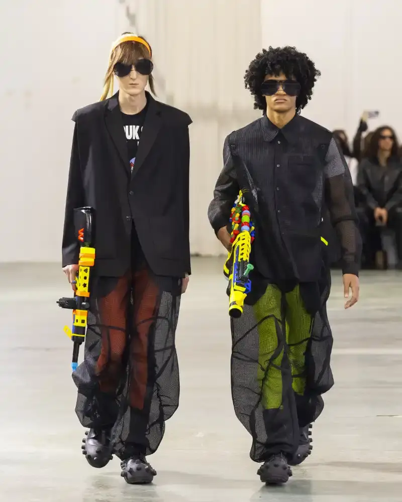 WALTER VAN BEIRENDONCK'S FALL/WINTER 2026 Belgian designer Walter Van Beirendonck presents his Fall/Winter 2026-2027 collection SCARE the CROW / SCARECROW, drawing from Art Brut influences and examining contemporary youth culture through contrasting elements of aggression and tenderness. (image 14 of 51)