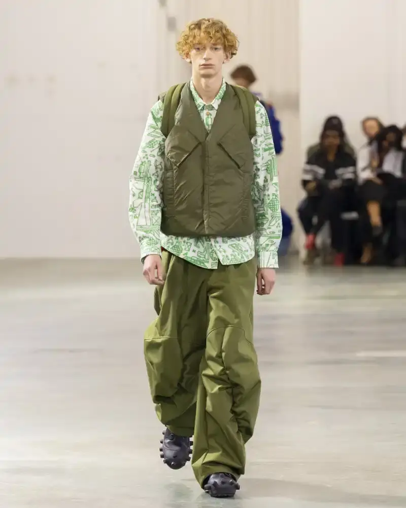 WALTER VAN BEIRENDONCK'S FALL/WINTER 2026 Belgian designer Walter Van Beirendonck presents his Fall/Winter 2026-2027 collection SCARE the CROW / SCARECROW, drawing from Art Brut influences and examining contemporary youth culture through contrasting elements of aggression and tenderness. (image 24 of 51)