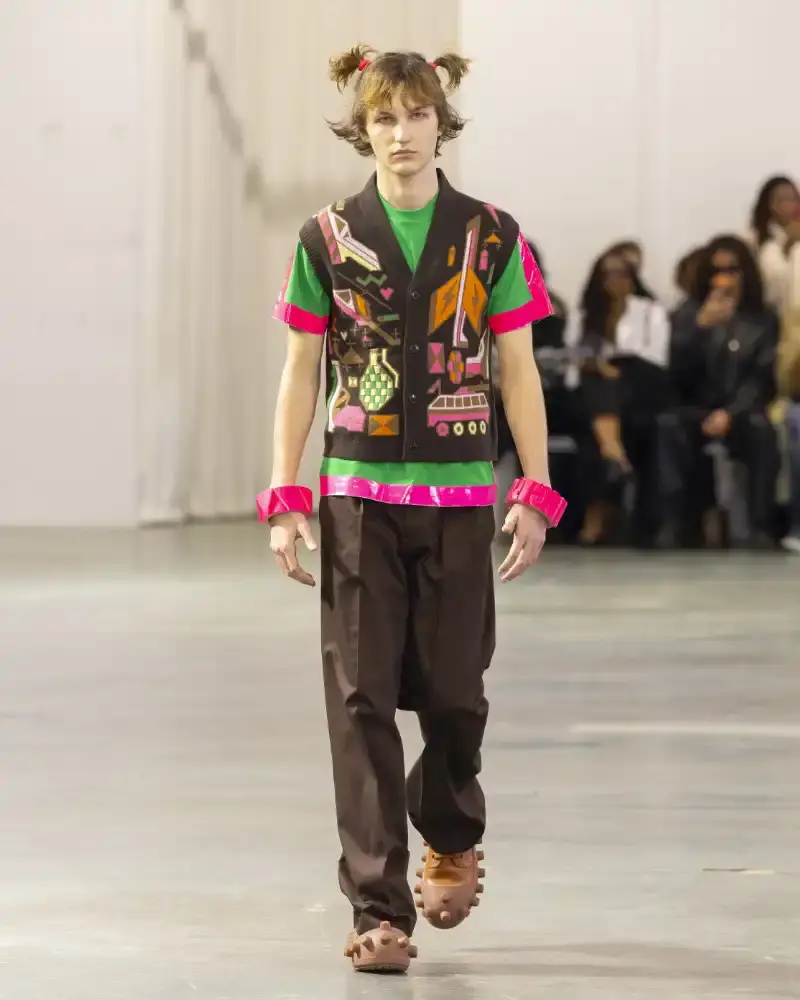 WALTER VAN BEIRENDONCK'S FALL/WINTER 2026 Belgian designer Walter Van Beirendonck presents his Fall/Winter 2026-2027 collection SCARE the CROW / SCARECROW, drawing from Art Brut influences and examining contemporary youth culture through contrasting elements of aggression and tenderness. (image 10 of 51)