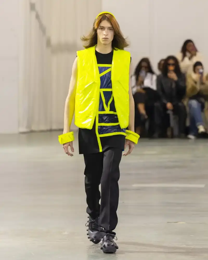 WALTER VAN BEIRENDONCK'S FALL/WINTER 2026 Belgian designer Walter Van Beirendonck presents his Fall/Winter 2026-2027 collection SCARE the CROW / SCARECROW, drawing from Art Brut influences and examining contemporary youth culture through contrasting elements of aggression and tenderness. (image 19 of 51)