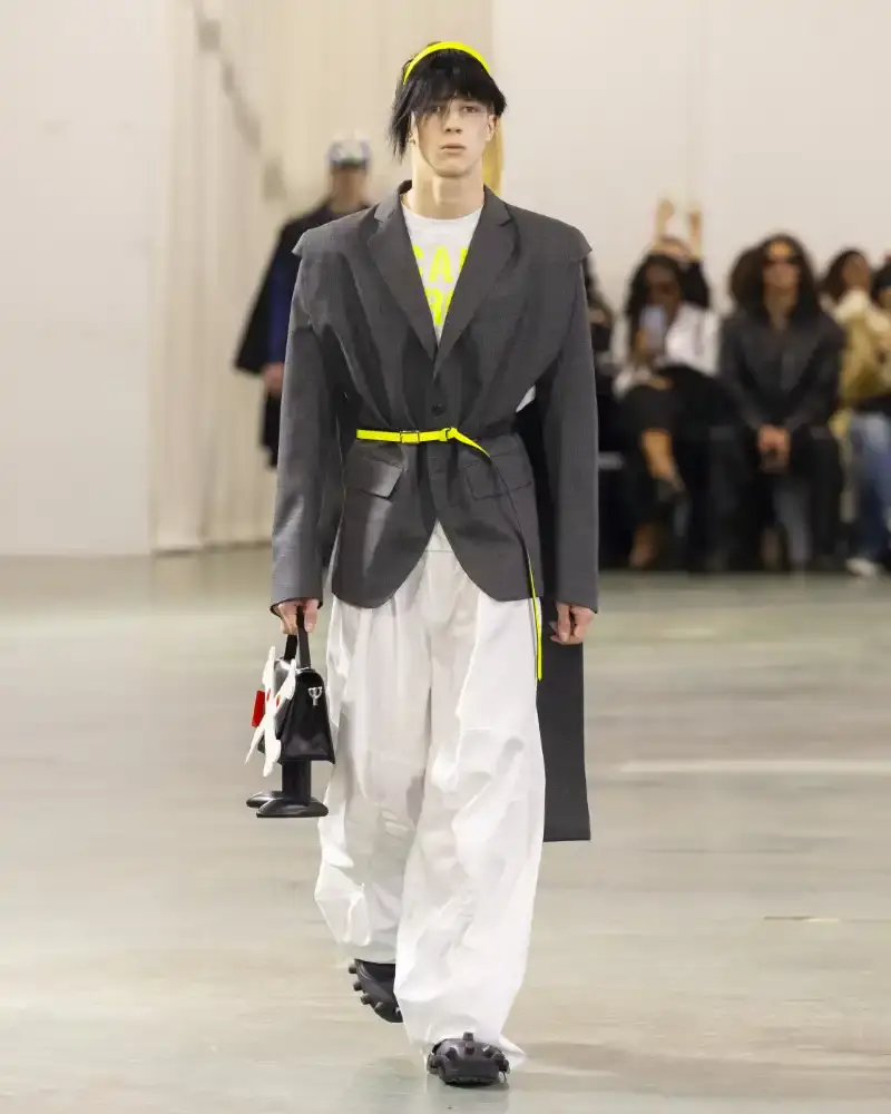 WALTER VAN BEIRENDONCK'S FALL/WINTER 2026 Belgian designer Walter Van Beirendonck presents his Fall/Winter 2026-2027 collection SCARE the CROW / SCARECROW, drawing from Art Brut influences and examining contemporary youth culture through contrasting elements of aggression and tenderness. (image 12 of 51)