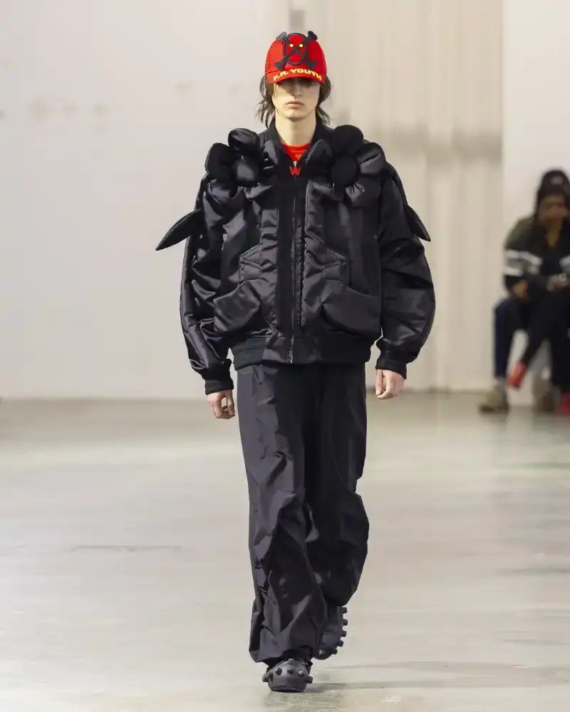 WALTER VAN BEIRENDONCK'S FALL/WINTER 2026 Belgian designer Walter Van Beirendonck presents his Fall/Winter 2026-2027 collection SCARE the CROW / SCARECROW, drawing from Art Brut influences and examining contemporary youth culture through contrasting elements of aggression and tenderness. (image 35 of 51)