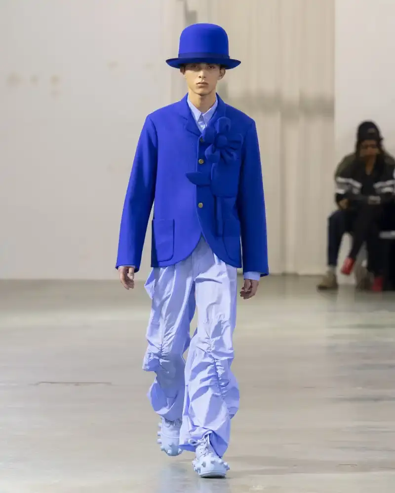 WALTER VAN BEIRENDONCK'S FALL/WINTER 2026 Belgian designer Walter Van Beirendonck presents his Fall/Winter 2026-2027 collection SCARE the CROW / SCARECROW, drawing from Art Brut influences and examining contemporary youth culture through contrasting elements of aggression and tenderness. (image 39 of 51)