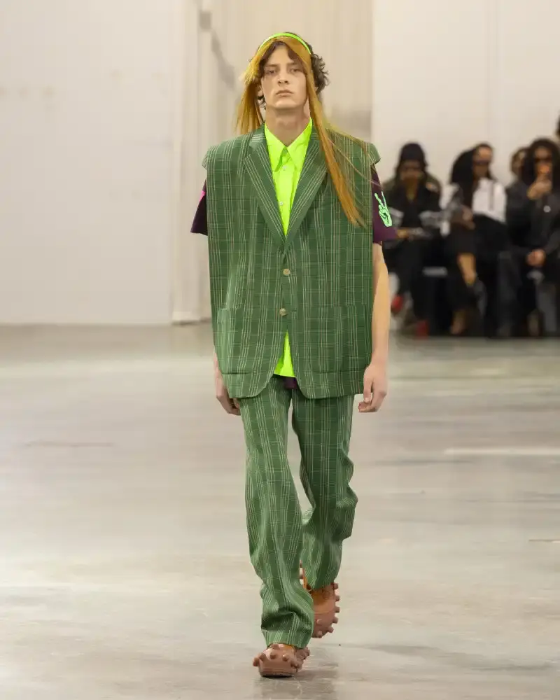 WALTER VAN BEIRENDONCK'S FALL/WINTER 2026 Belgian designer Walter Van Beirendonck presents his Fall/Winter 2026-2027 collection SCARE the CROW / SCARECROW, drawing from Art Brut influences and examining contemporary youth culture through contrasting elements of aggression and tenderness. (image 8 of 51)